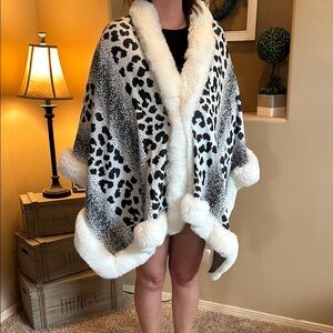 Leopard Print Faux Fur Trim Cape